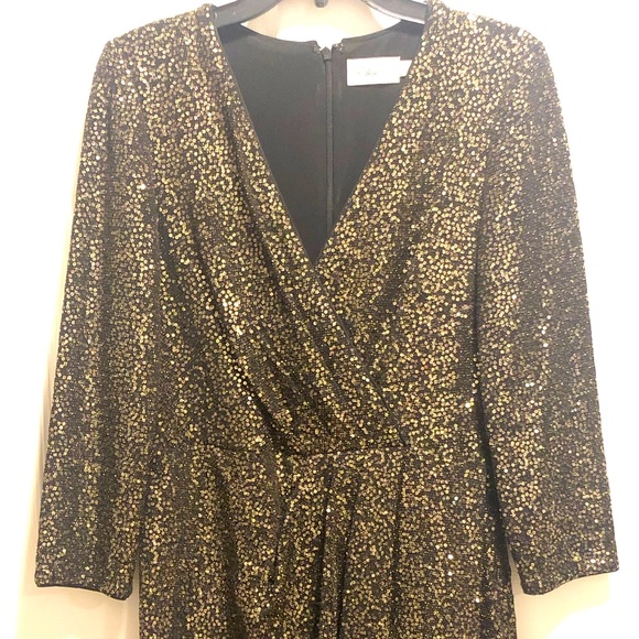 Women’s gold sequinned dress - Picture 2 of 12